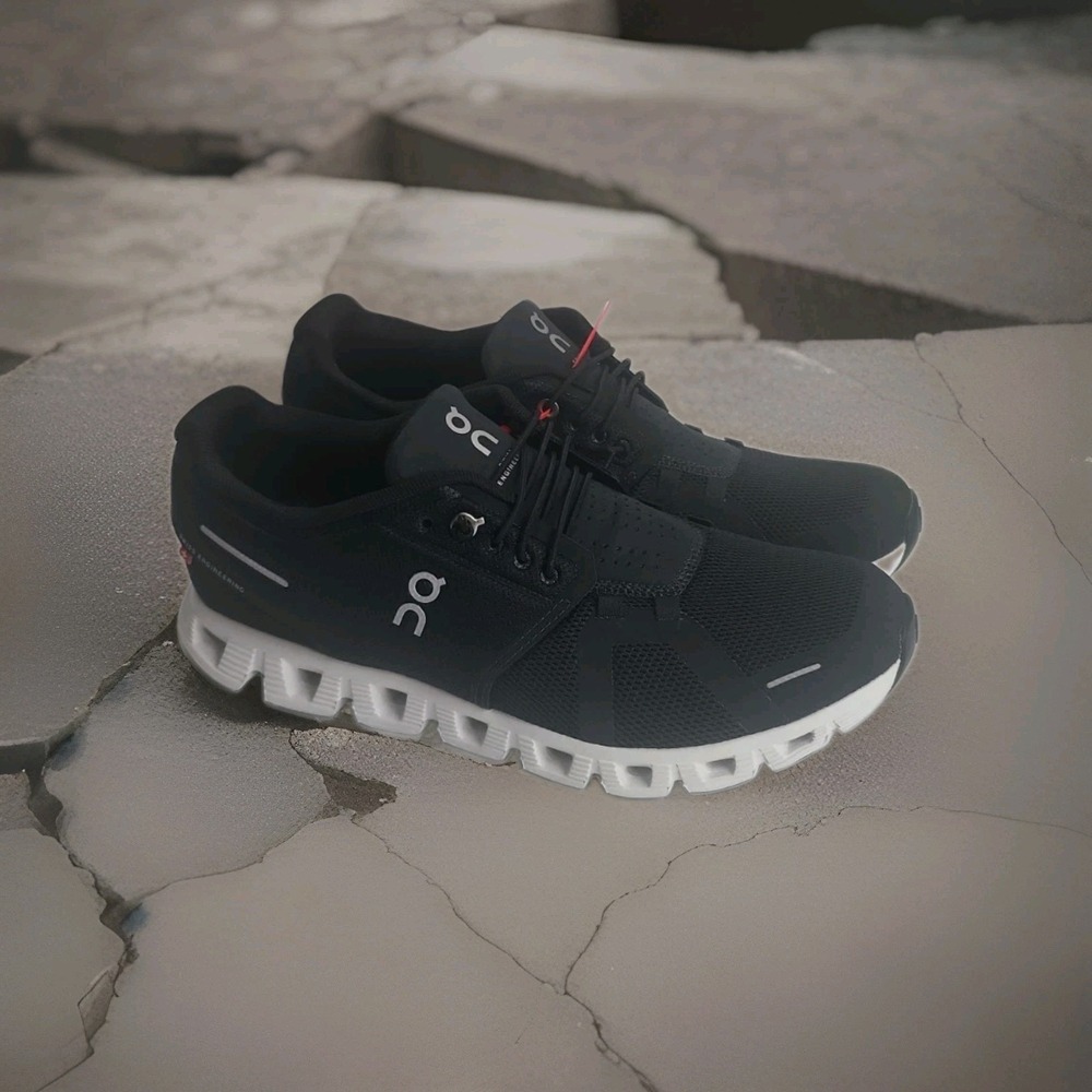 On Cloud 5 Women's Size #10 Running Shoes Black/White NEW # 59.98904
